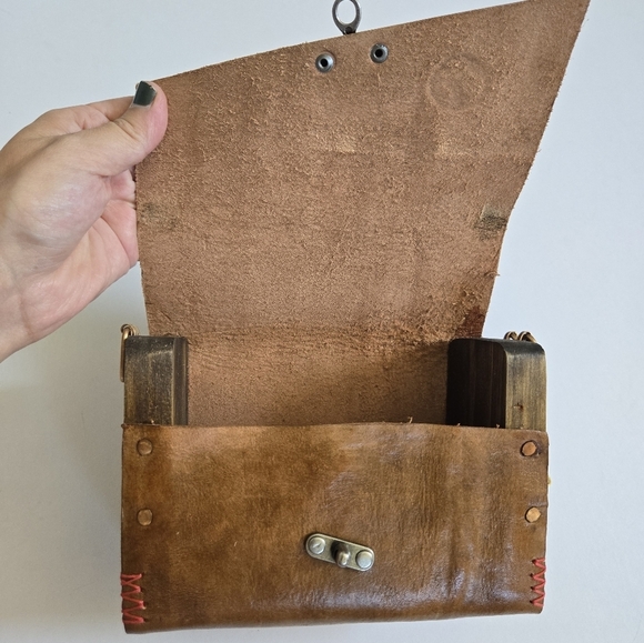 Custom/handmade full grain leather wood crossbody purse golden chain strap - Picture 7 of 14